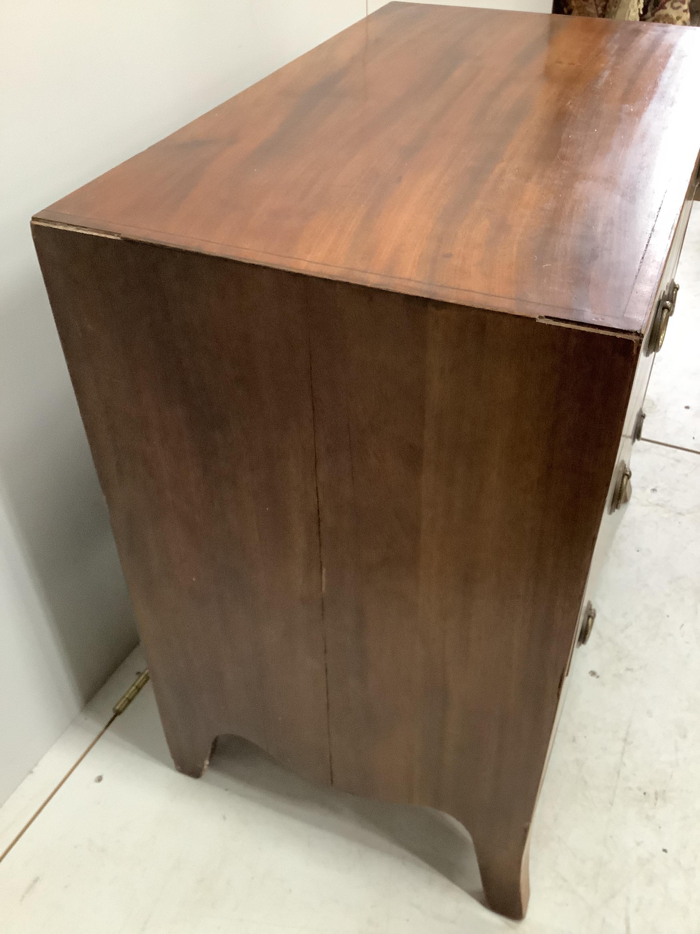 A small Regency mahogany chest of three drawers, width 76cm, depth 45cm, height 76cm